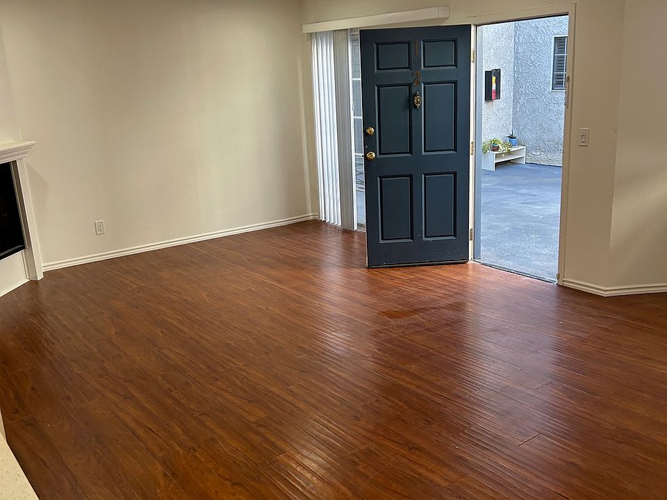1st image of 12151 Moorpark St APT 102