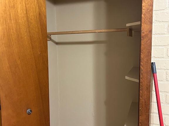 5th image of 321 W Elm St #1
