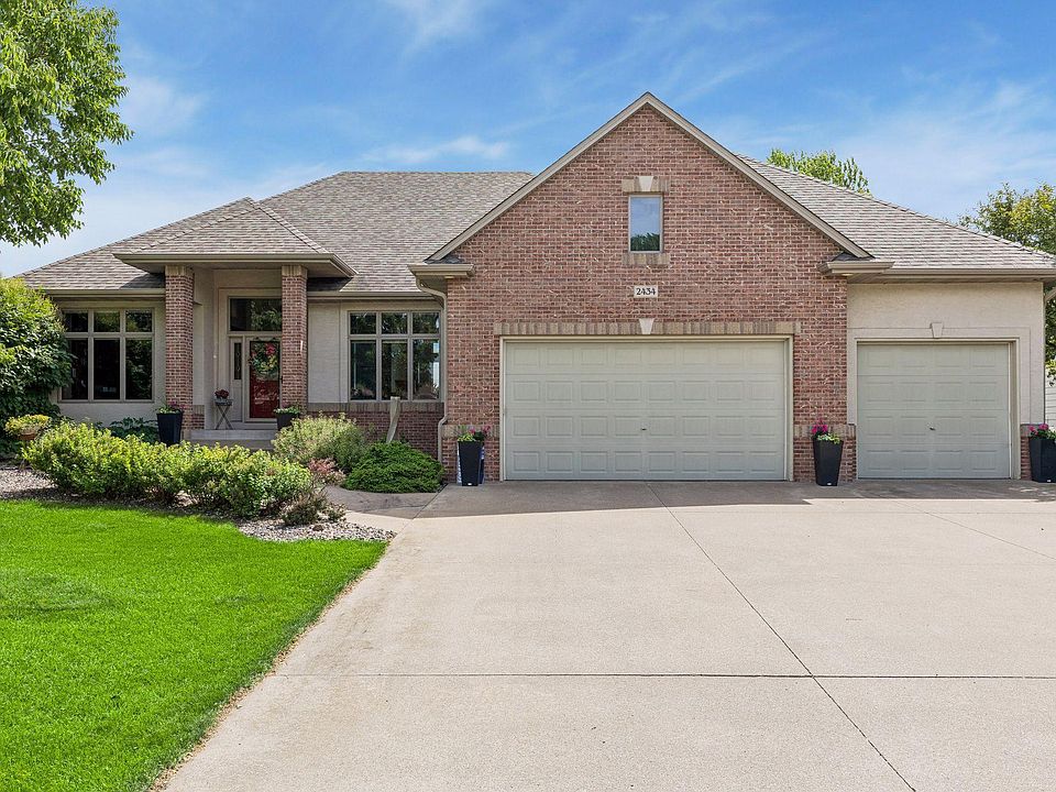 1st image of 2434 Arnold Palmer Dr