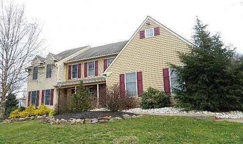 3rd image of 121 Hershey Dr