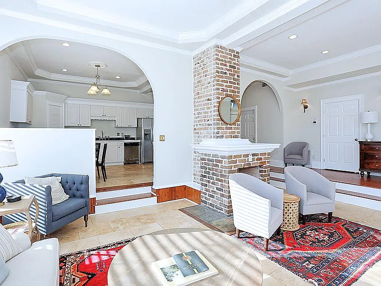 415 E Gordon St — Photo 6