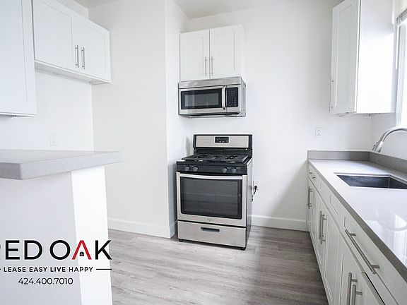 3rd image of 121 N Kenmore Ave APT 103