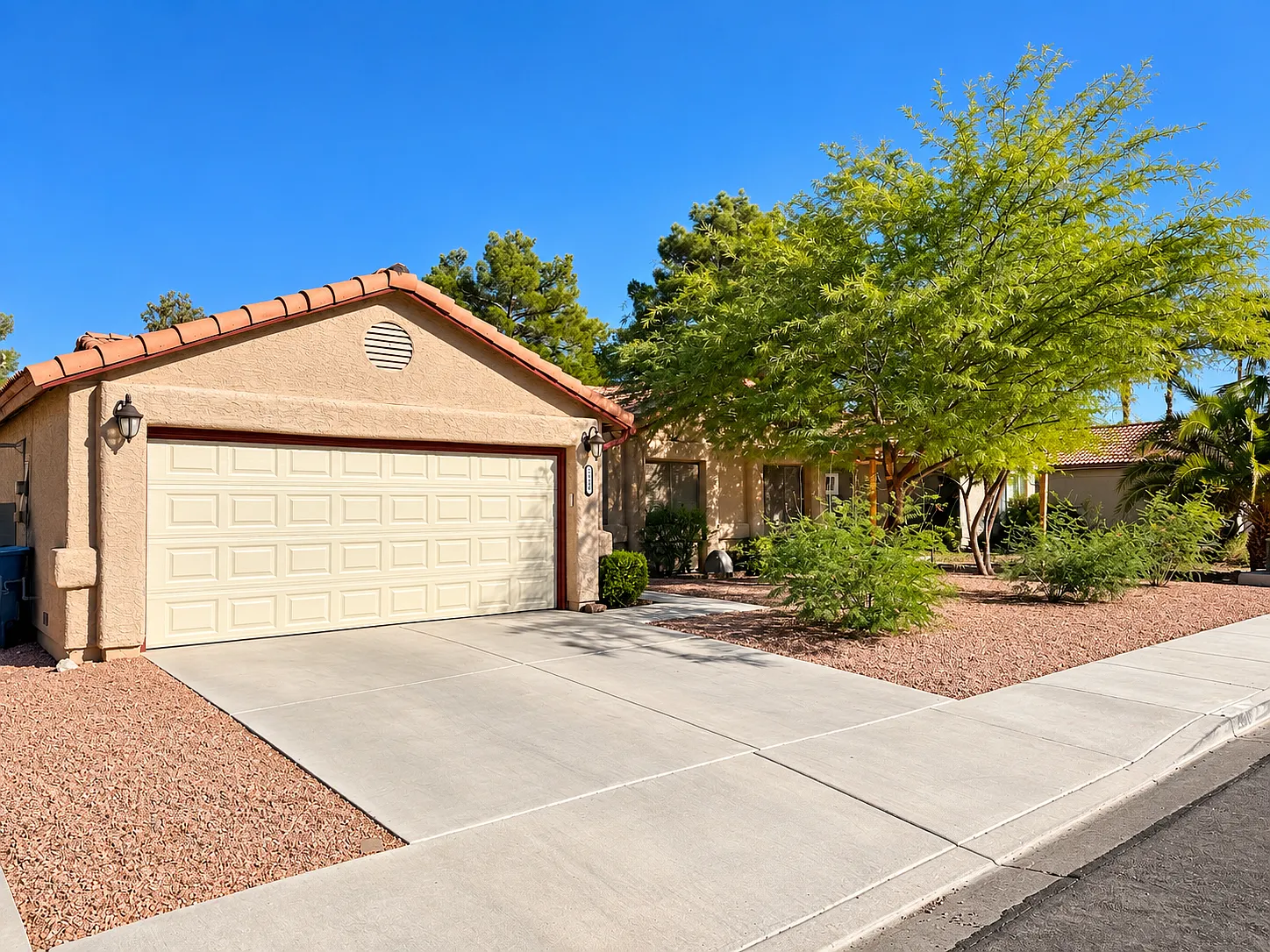 3 bed, 1236 sqft, $1,950 — Photo 2