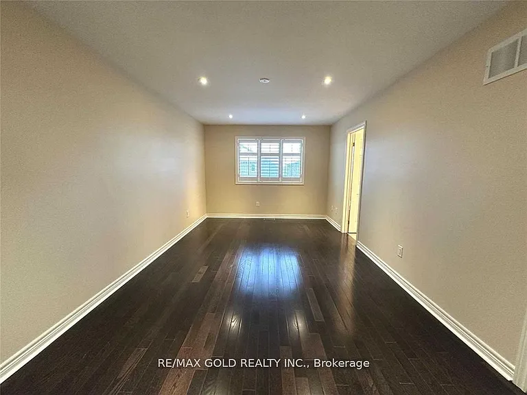 471 Meadowridge Ct — Photo 22