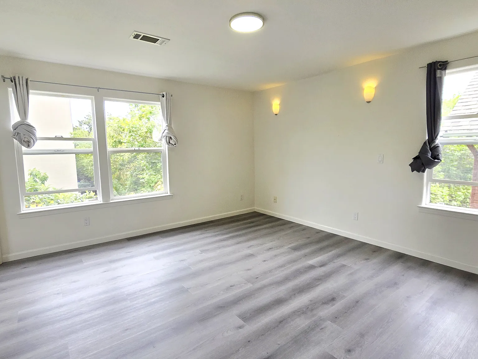 4 bed, 2149 sqft, $1,800 — Photo 3