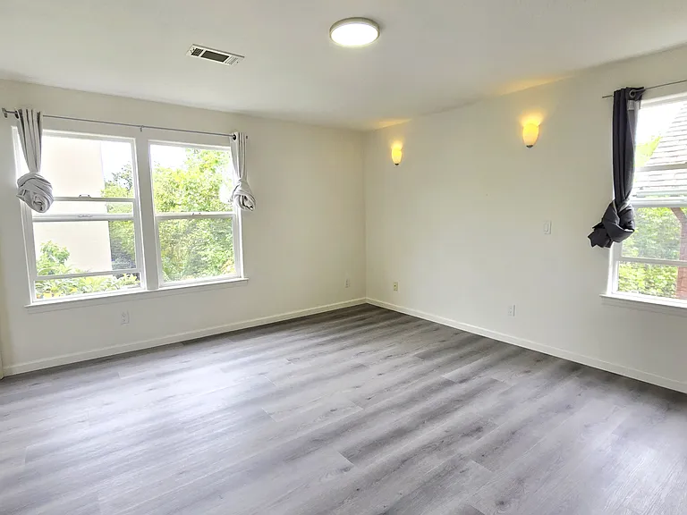 524 Oakland Ave — Photo 3