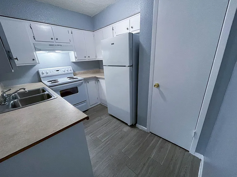 8907 Parkfield Dr — Photo 4