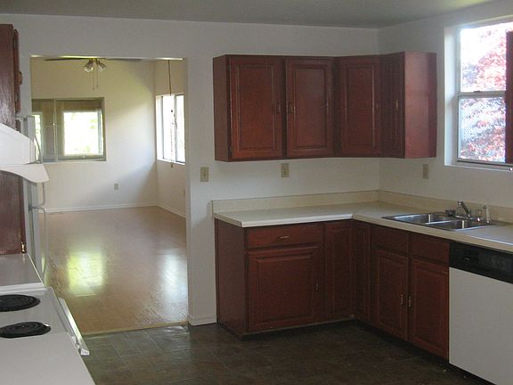 4th image of 3622 Lombard Ave