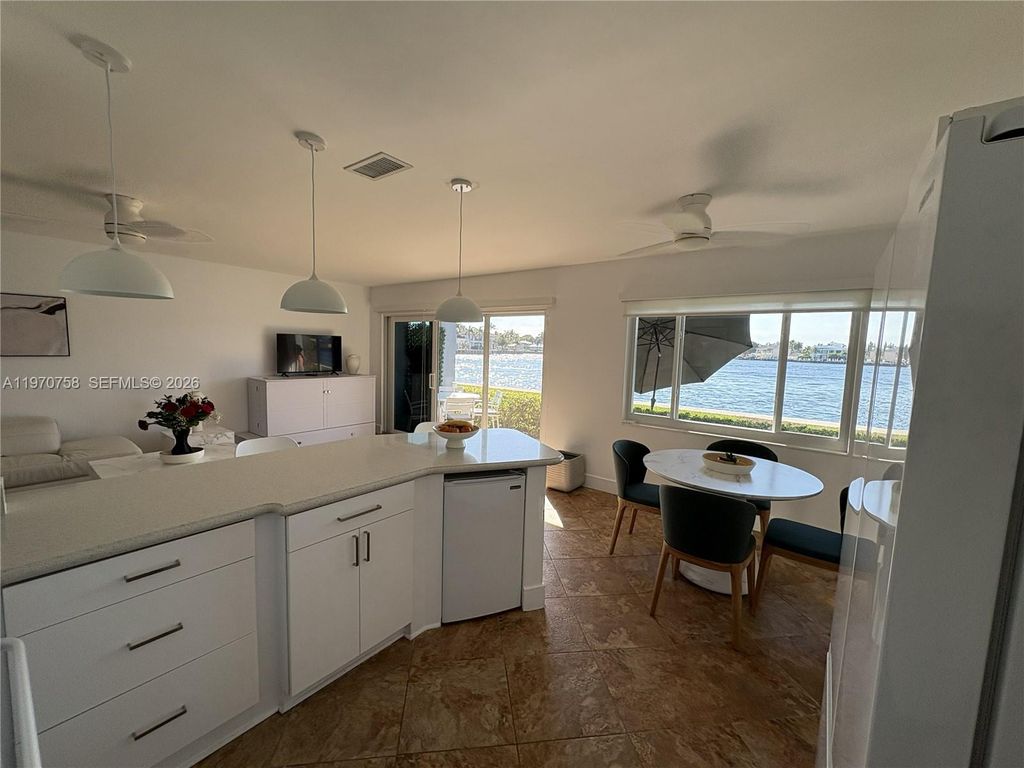1201 S Riverside Dr APT 107, photo 6