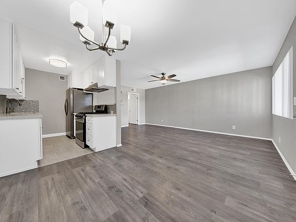 3rd image of 15928 Vanowen St APT 209