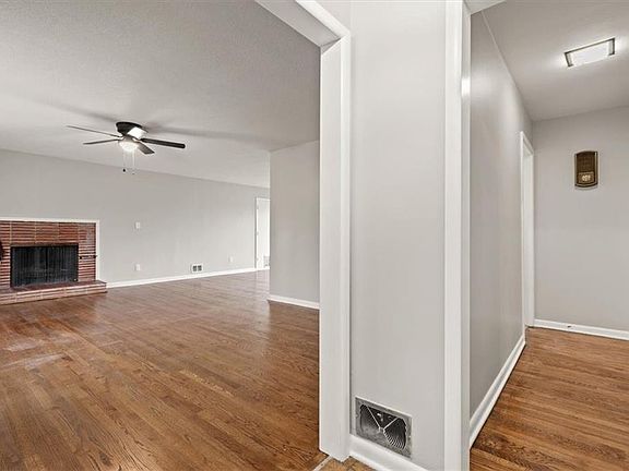 4th image of 9801 Richmond Ave