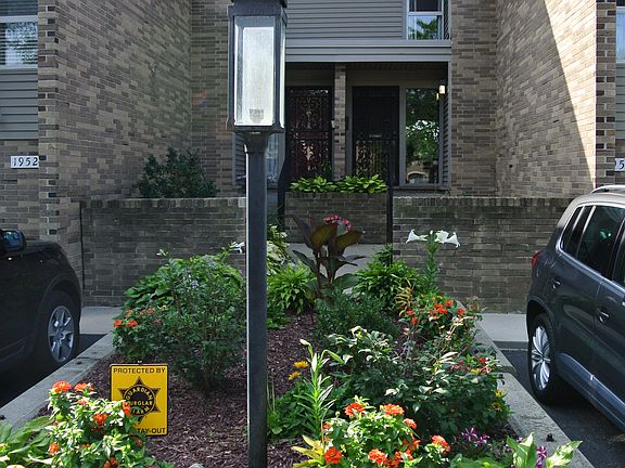 3rd image of 1950 Thornhill Place