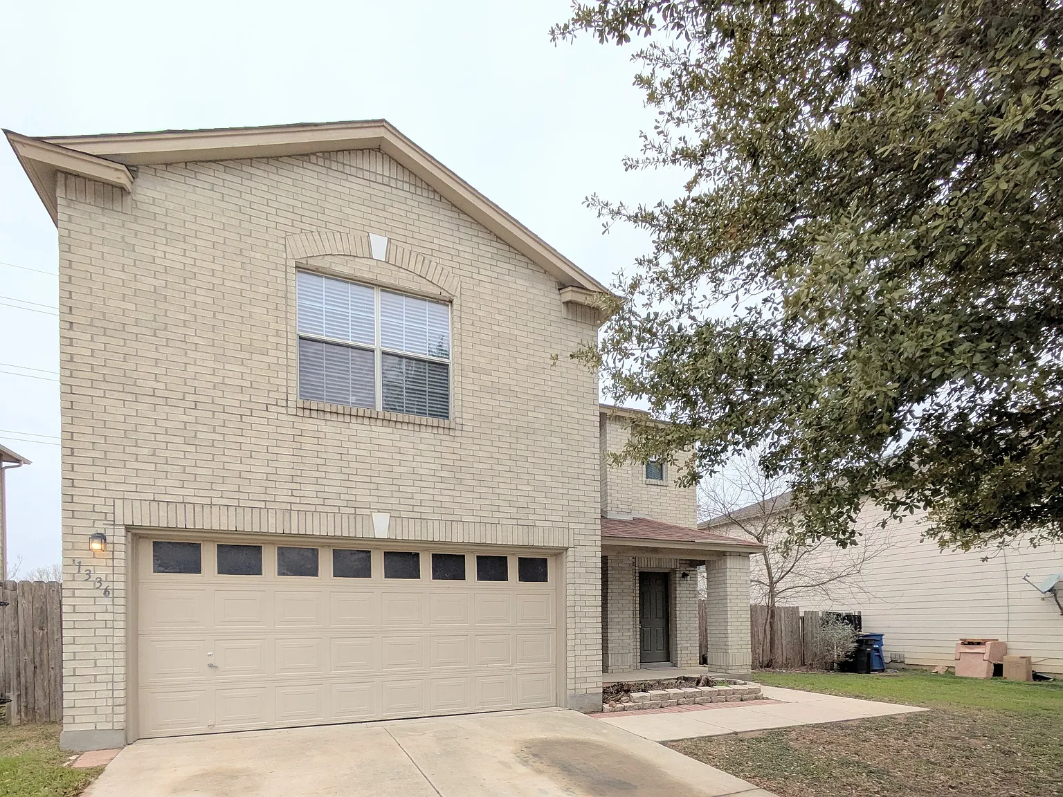 3 bed, 2.5 bath, 2138 sqft, $1,950 — Photo 2