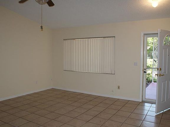 4th image of 1190 W Voorhis Ave