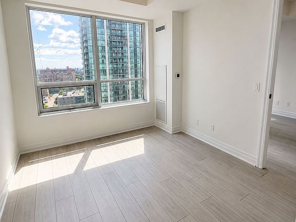 3rd image of 30 Elm Dr W #1307