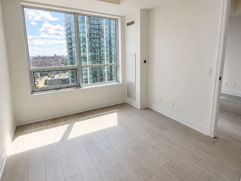 30 Elm Dr W #1007 — Photo 3