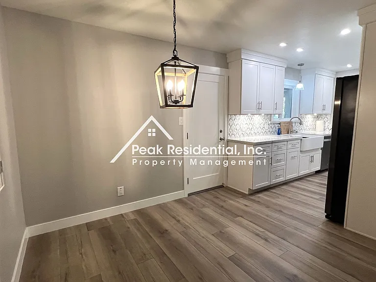 4552 Briarwood Dr — Photo 8