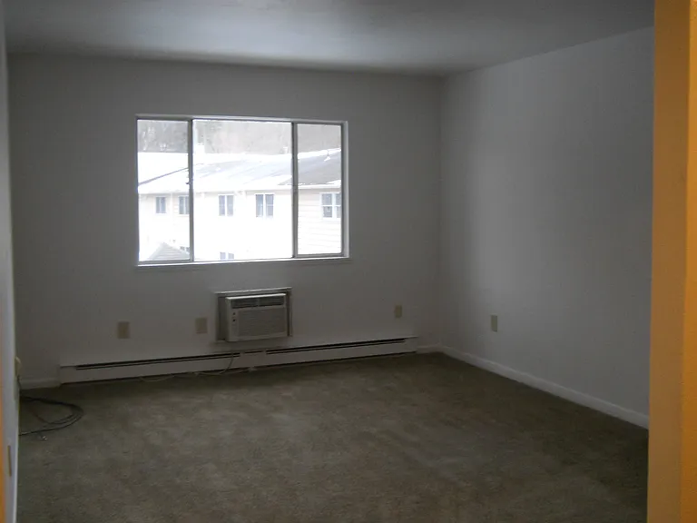 501 W Main St — Photo 3