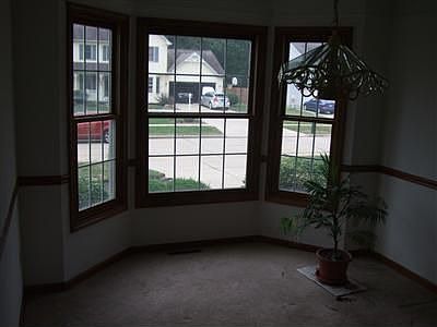 3rd image of 3751 Sandlewood Dr