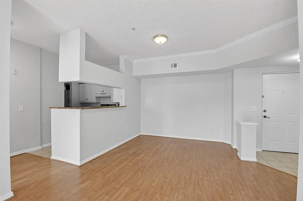 2 bed, 1030 sqft, $3,000 — Photo 4