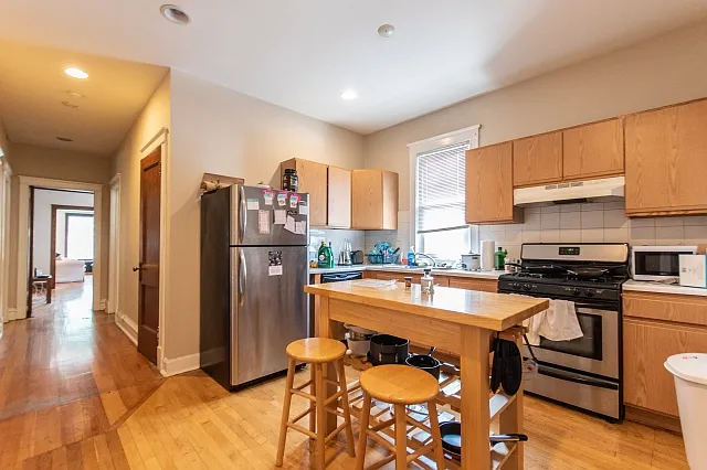 1440 W Addison St #2 — Photo 6