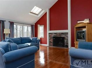 241 Fells Pond Rd, Mashpee, MA 02649