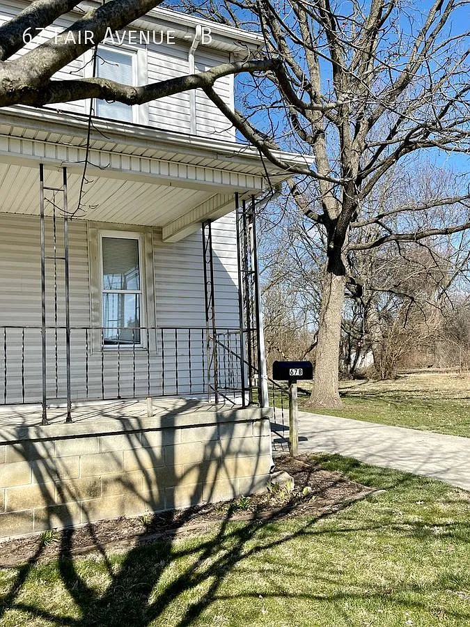 Huge 3 Bed 1.5 Bath Duplex In Delaware! — Photo 2