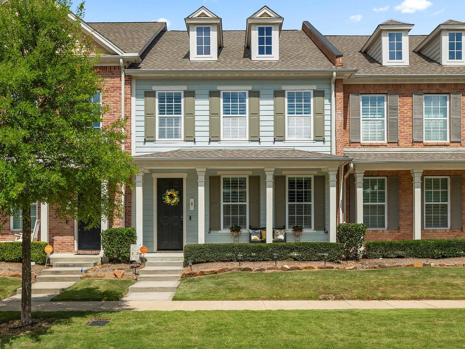 4 bed, 3.5 bath, 2368 sqft, $3,500 — Photo 1
