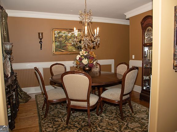 4th image of 2825 Olivine Dr