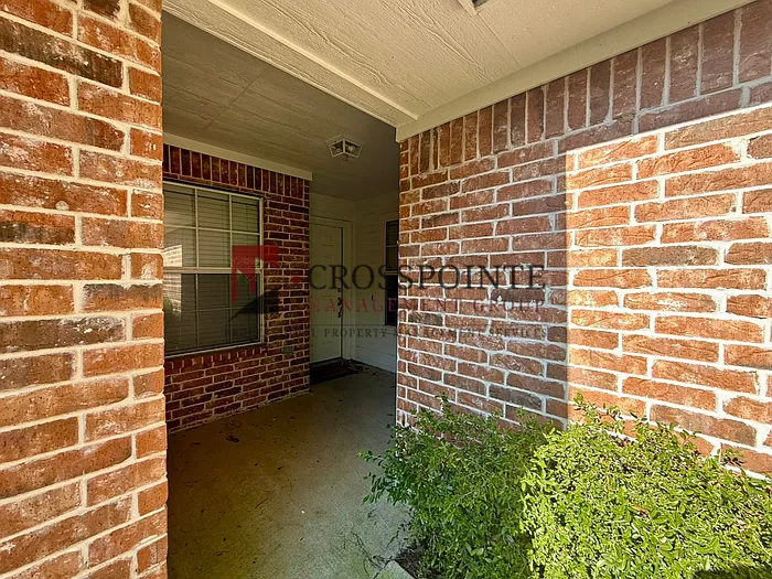 3 bed, 2.0 bath, 1445 sqft, $1,595 — Photo 2