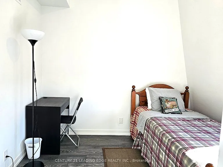 10 Spruce Pines Cres #2 — Photo 4