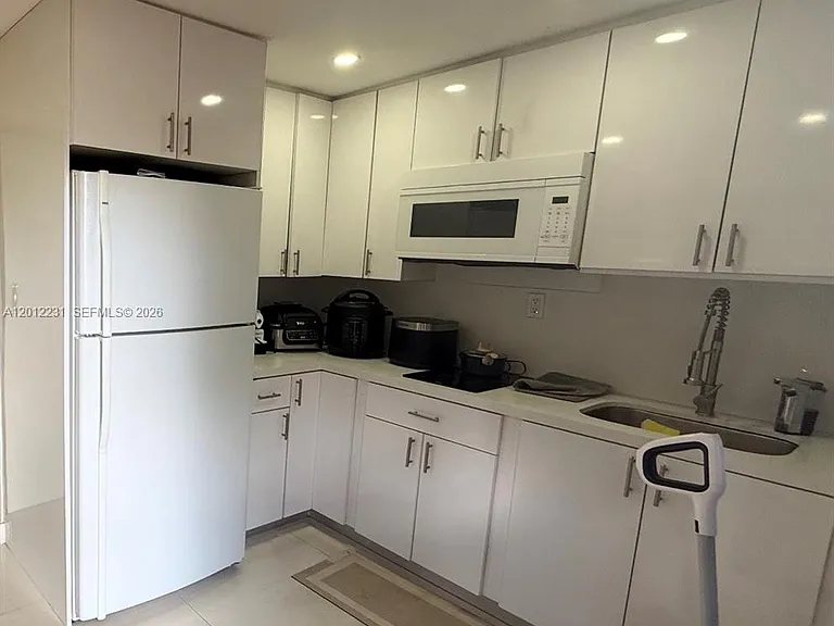 5591 W 2nd Ave #3 — Photo 2