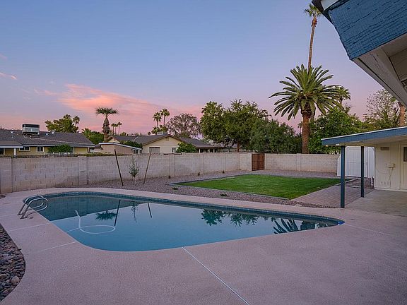 2nd image of 1948 E Pebble Beach Dr