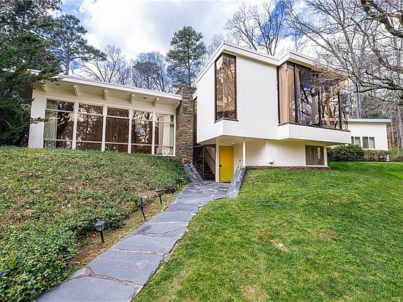 3rd image of 3248 Nancy Creek Rd NW