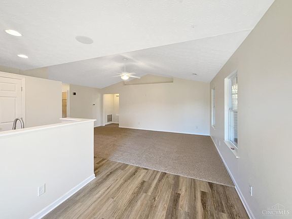 3rd image of 916 Regency Ct
