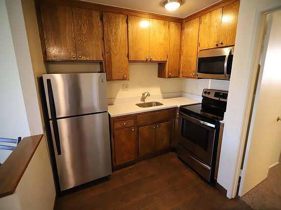 3rd image of 662 Rebecca Way
