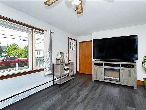 4th image of 5 Meriline Ave