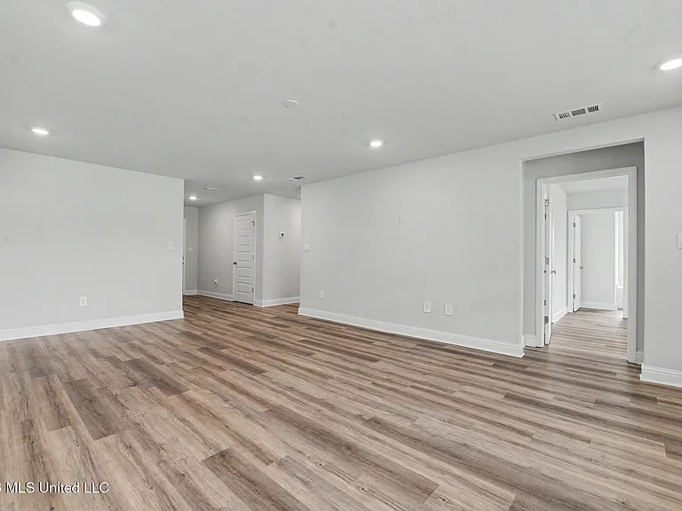 107 Mill Ct — Photo 5