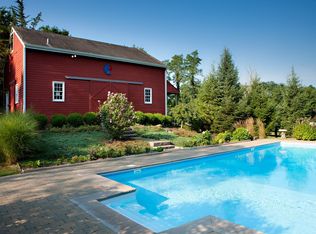 101 Drake Rd, Pleasant Valley, NY 12569