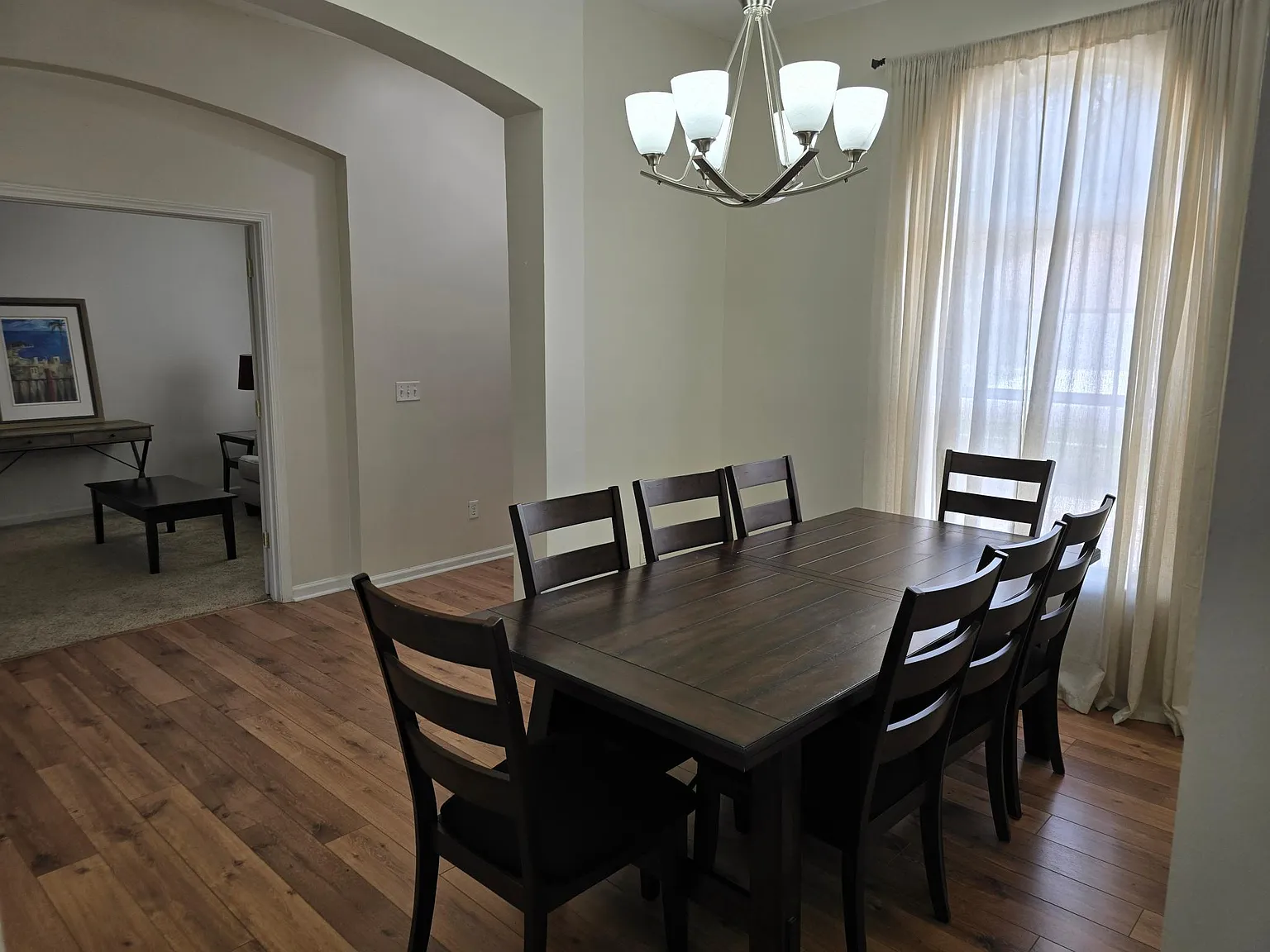 4 bed, 2300 sqft, $4,850 — Photo 4