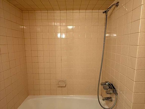 3rd image of 88 W 24th St #22E