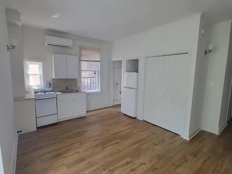 111 W 29th St #2R — Photo 2
