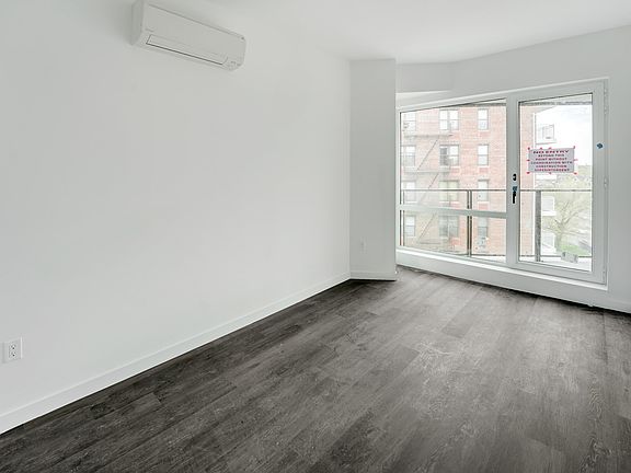 5th image of 2735 E 13th St #4C