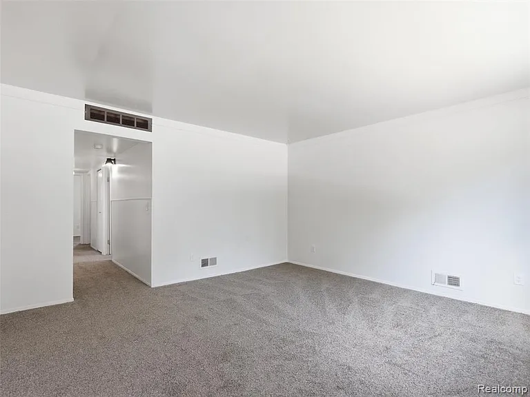 1221 E Granet Ave — Photo 4