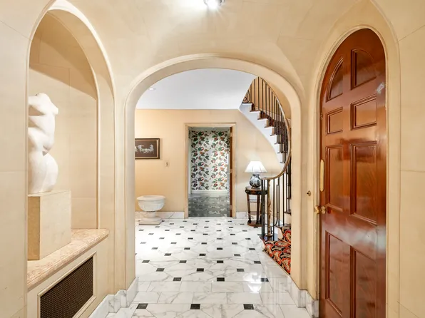 163 East 64th Street image 7 of 33