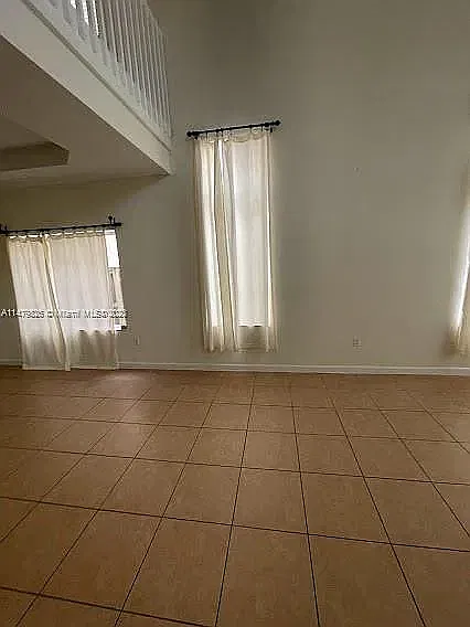 4 bed, 2869 sqft, $4,800 — Photo 2