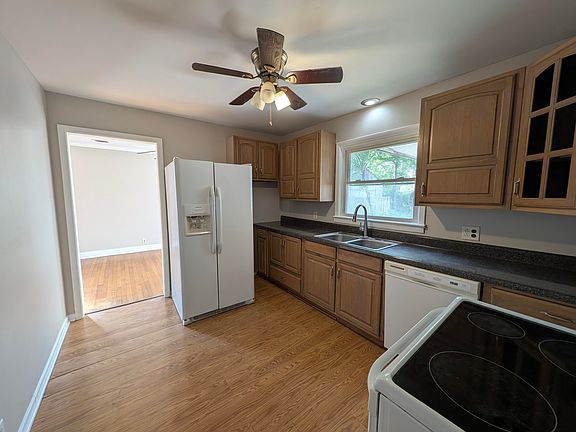 4th image of 126 Lakeview Dr