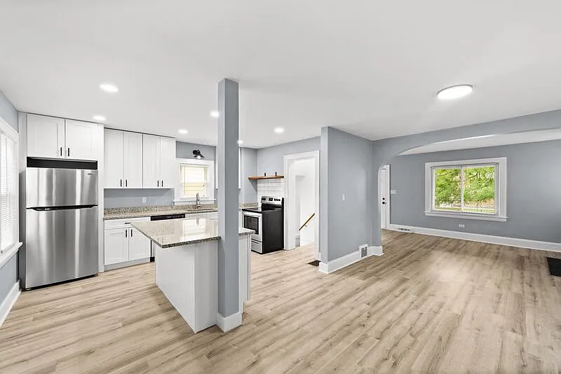 2 bed, 1.0 bath, 1200 sqft, $1,500 — Photo 2