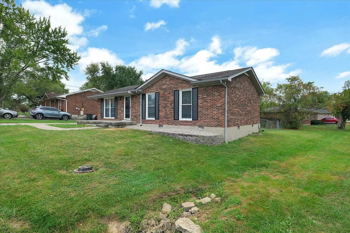 3 bed, 1100 sqft, $1,625 — Photo 3