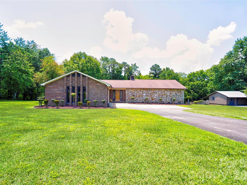 1st image of 246 Putnam Lake Rd